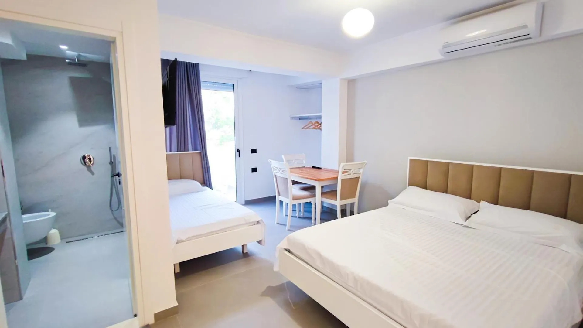 Comfort Villa Vlorë 0*,